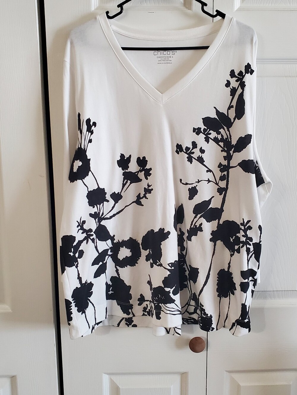 Chico's Sz 4 XXL. NWT white Black Floral Vneck. 3/4 Sleeves. Pima Cotton.